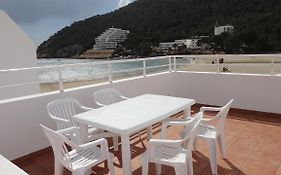 Apartamentos Cala Llonga