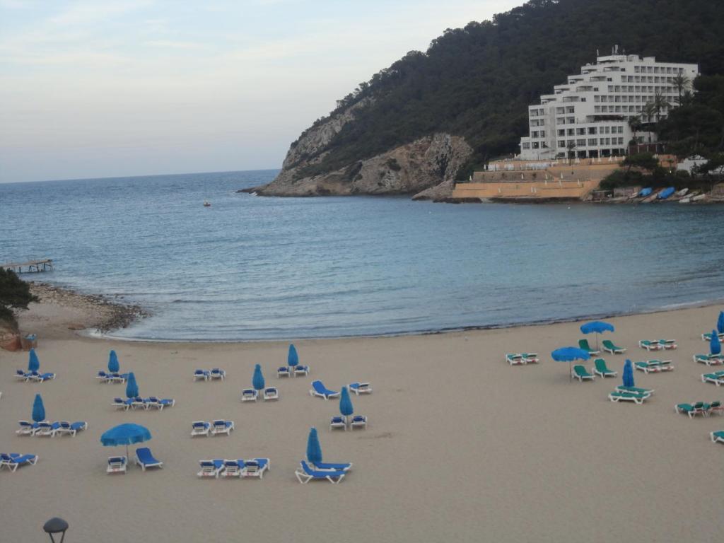 Apartamentos Cala Llonga Cala Llonga  Buitenkant foto