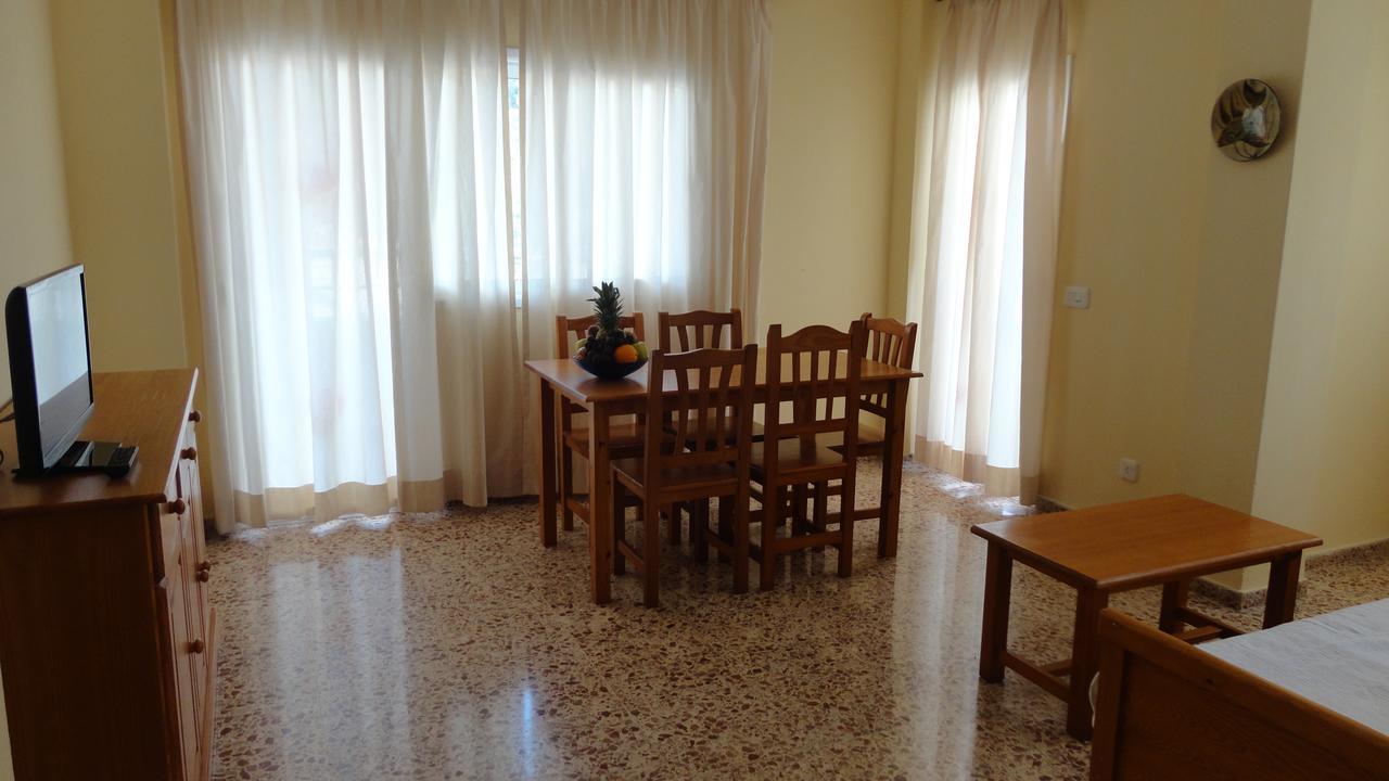 Apartamentos Cala Llonga Cala Llonga  Buitenkant foto