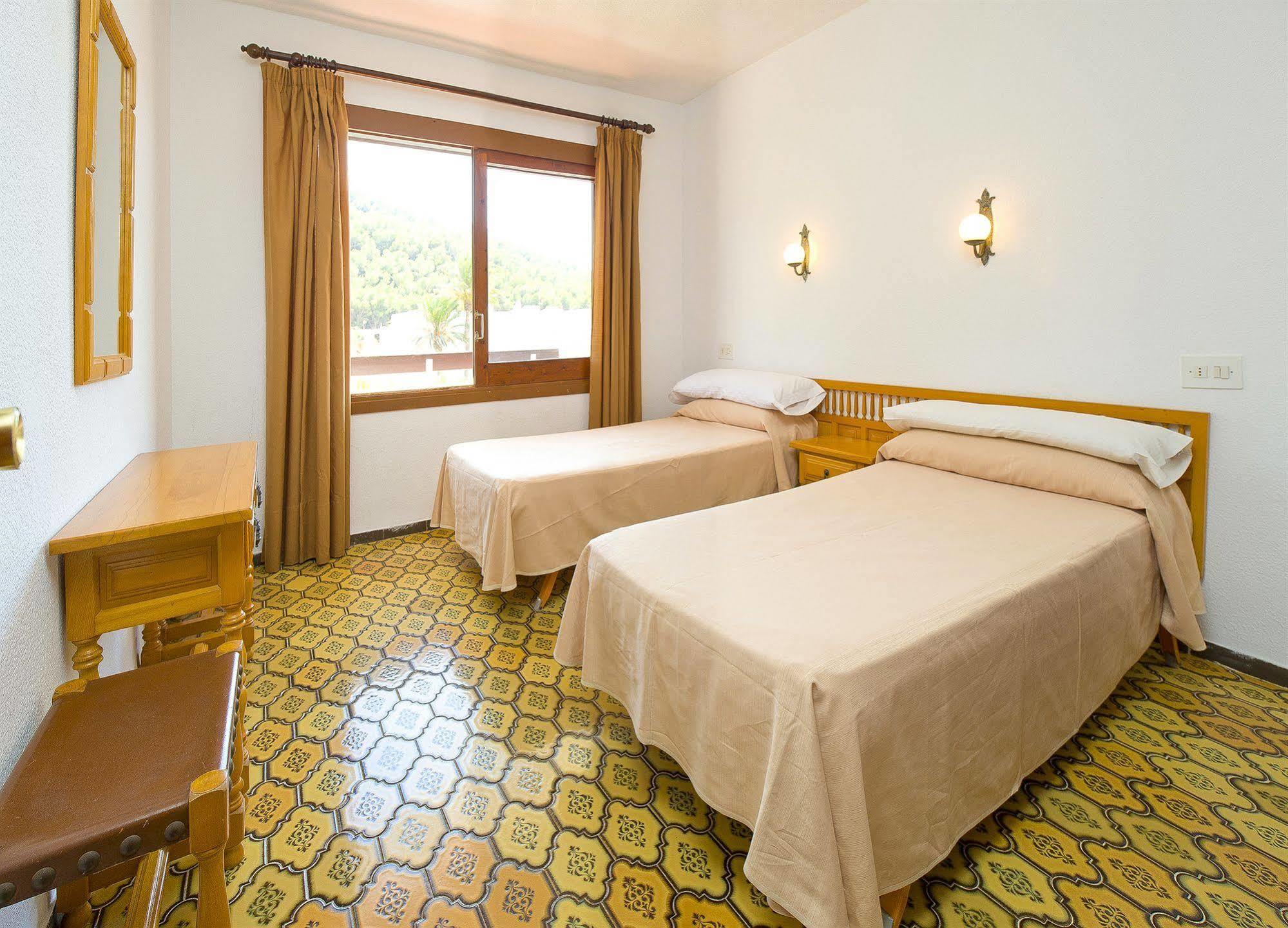 Apartamentos Cala Llonga Cala Llonga  Buitenkant foto
