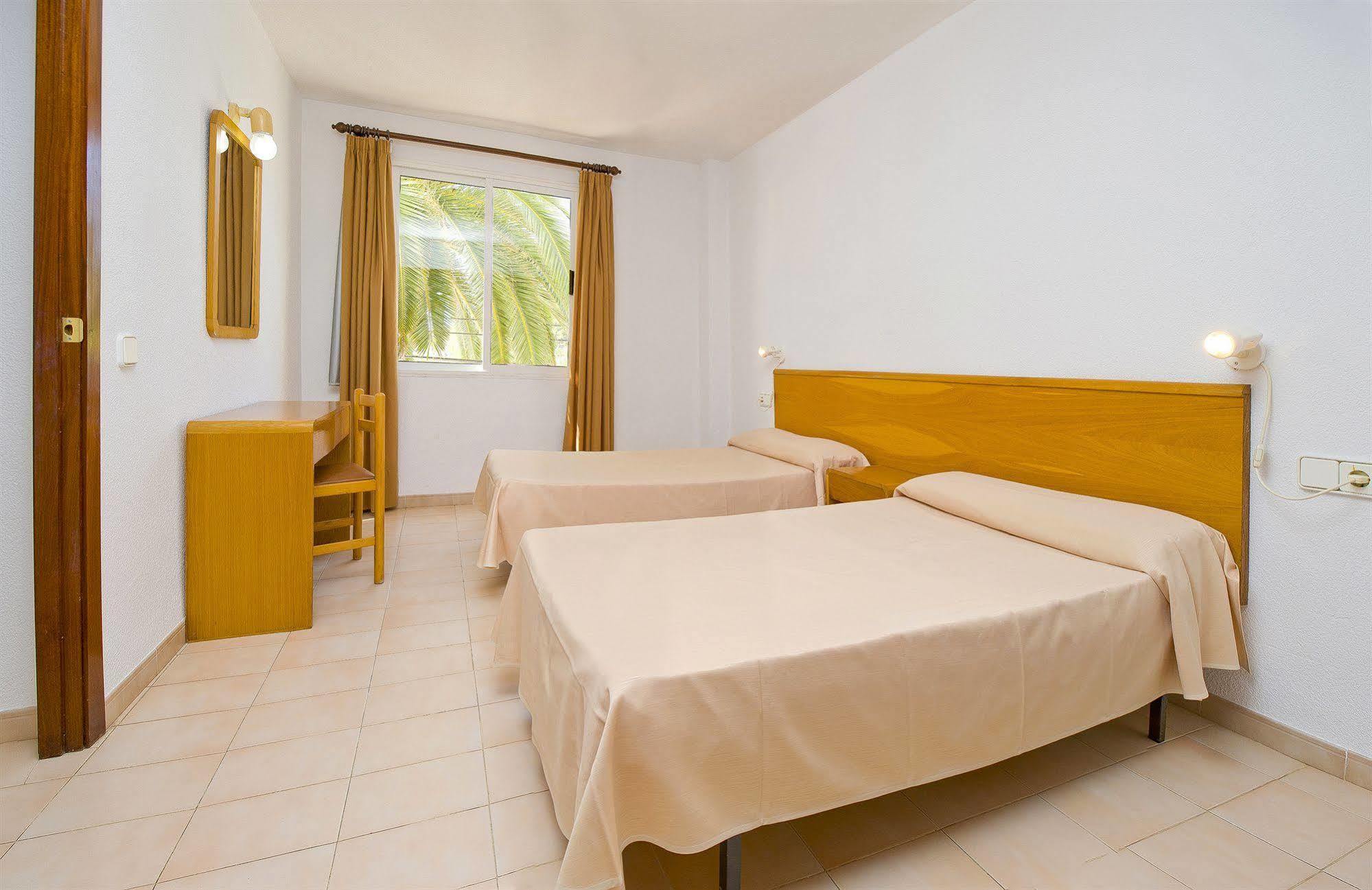 Apartamentos Cala Llonga Cala Llonga  Buitenkant foto