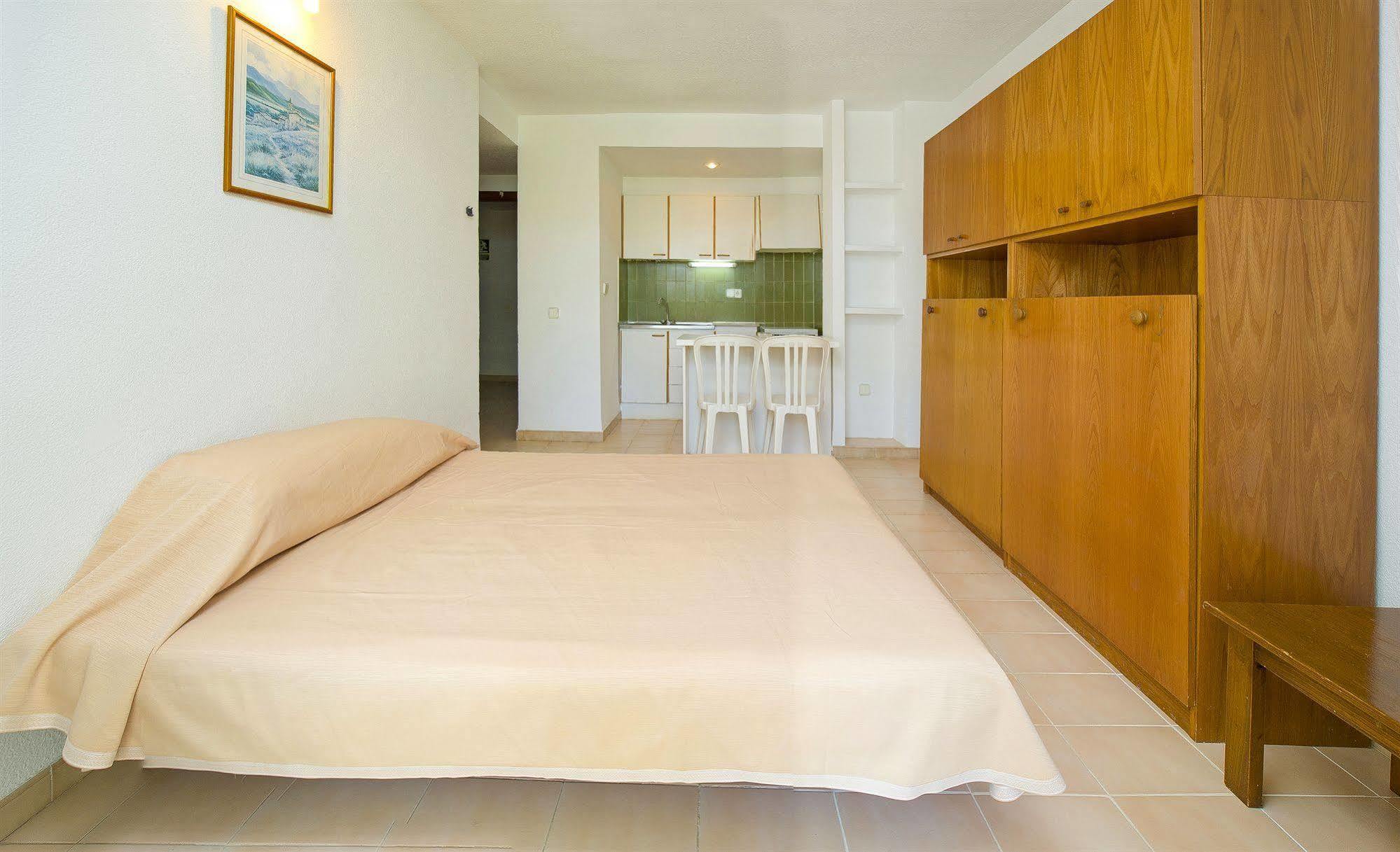 Apartamentos Cala Llonga Cala Llonga  Buitenkant foto