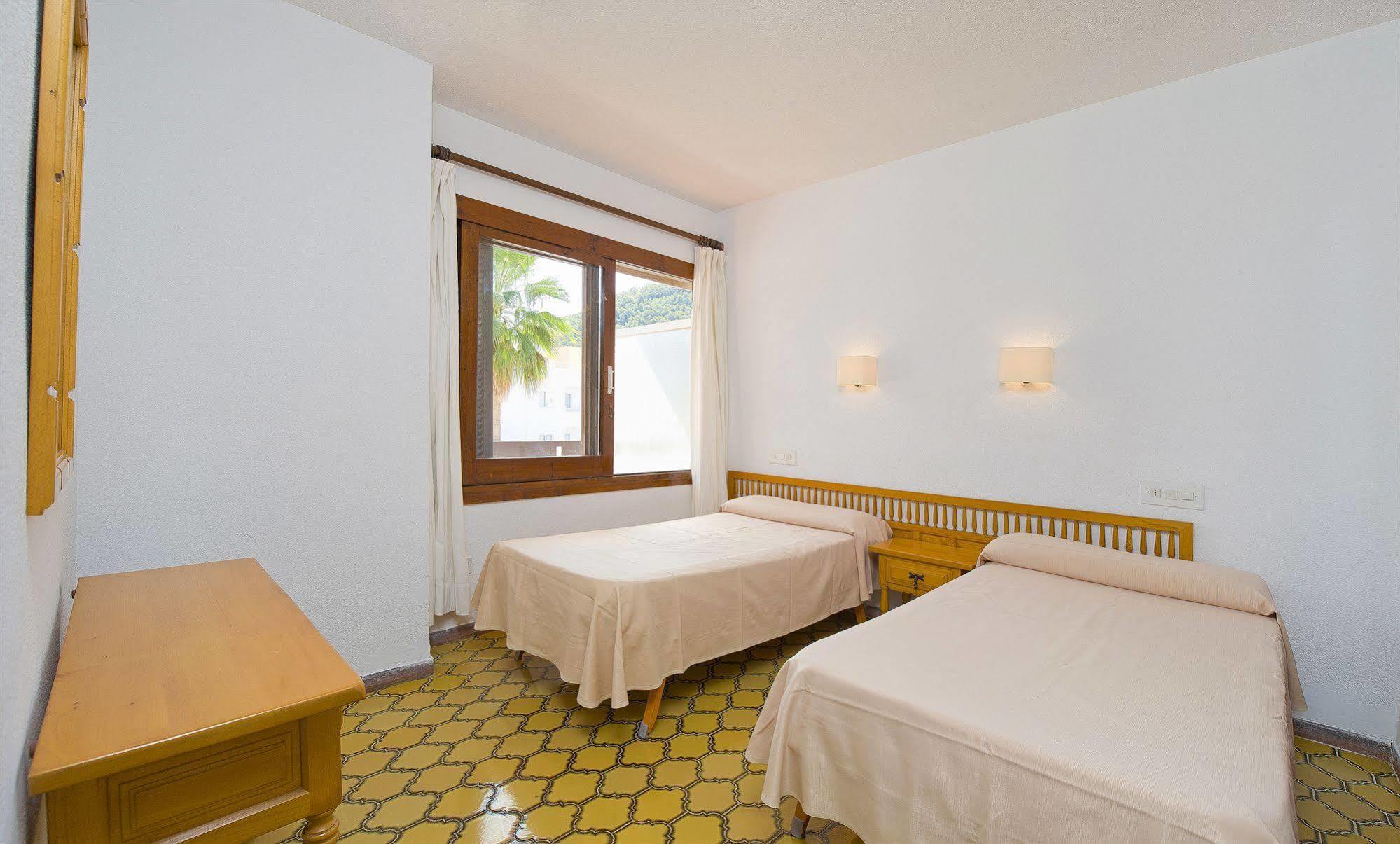 Apartamentos Cala Llonga Cala Llonga  Buitenkant foto