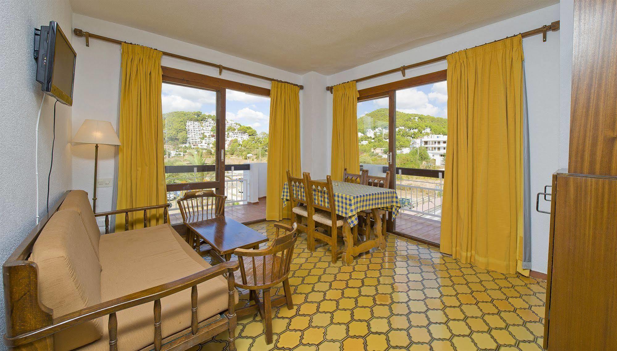 Apartamentos Cala Llonga Cala Llonga  Buitenkant foto