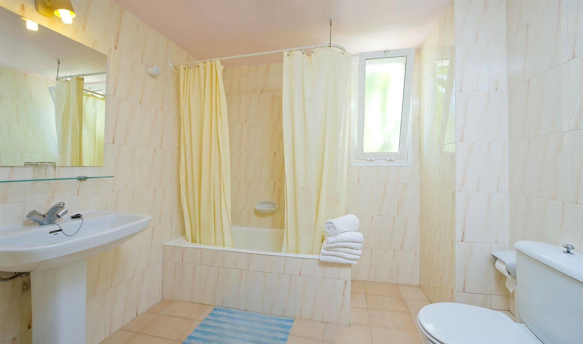 Apartamentos Cala Llonga Cala Llonga  Buitenkant foto