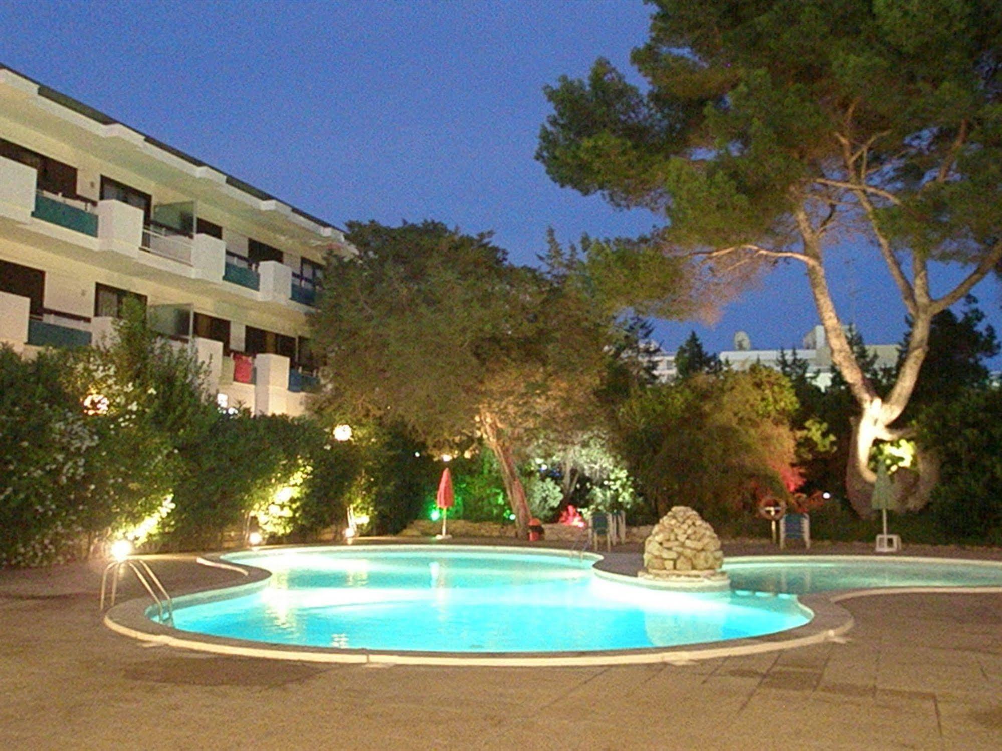 Apartamentos Cala Llonga Cala Llonga  Buitenkant foto