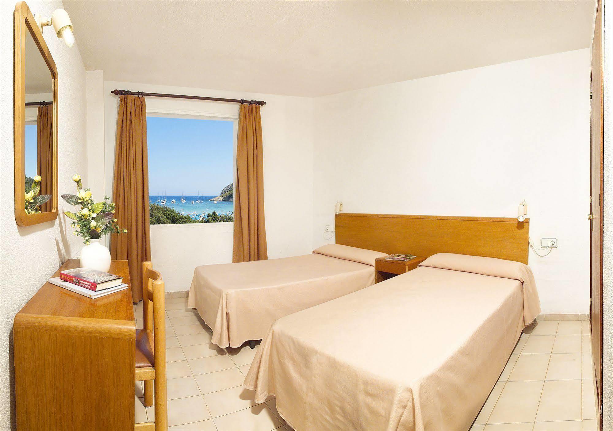 Apartamentos Cala Llonga Cala Llonga  Buitenkant foto