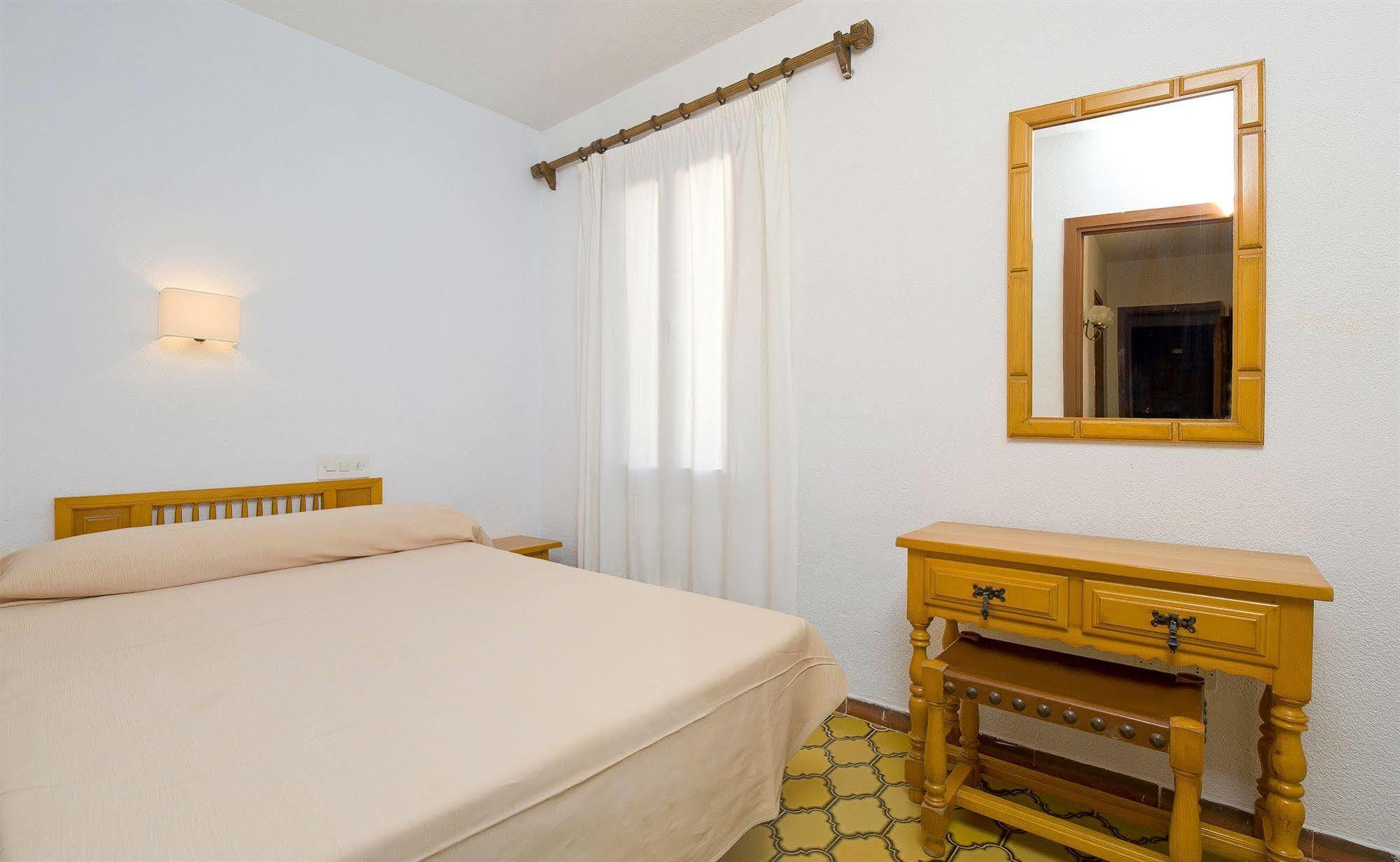 Apartamentos Cala Llonga Cala Llonga  Buitenkant foto