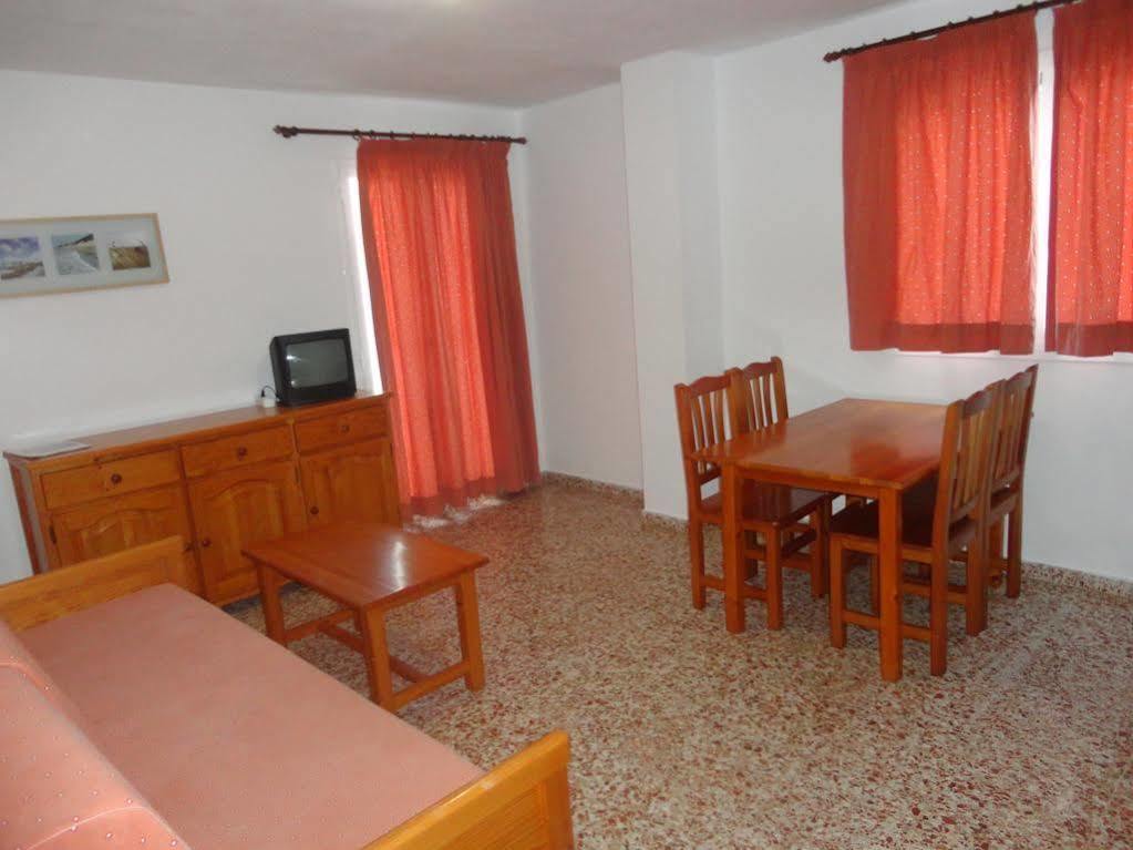 Apartamentos Cala Llonga Cala Llonga  Buitenkant foto