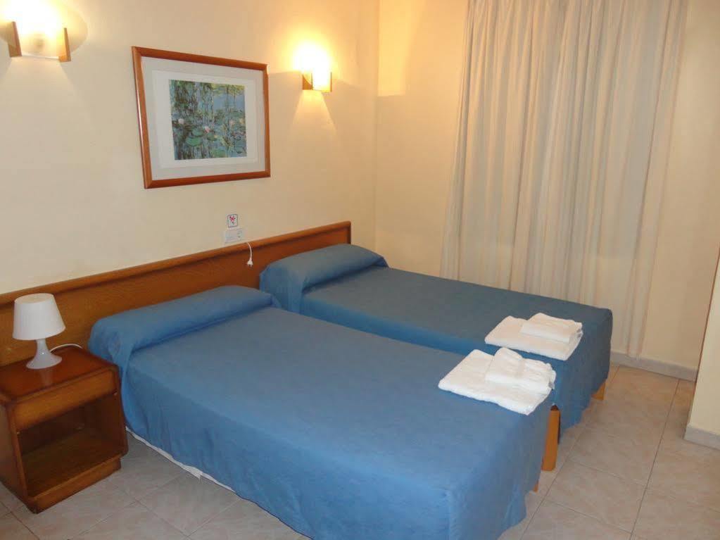 Apartamentos Cala Llonga Cala Llonga  Buitenkant foto